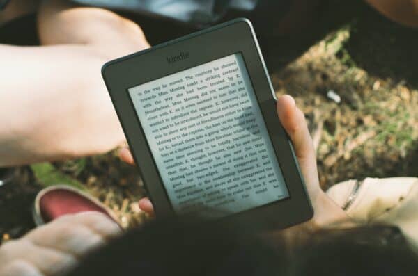 How to Use the Kindle Paperwhite Hooked to Books